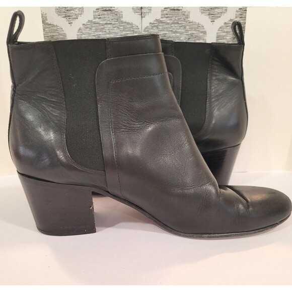 Vince Camuto Leather Ankle Boots Women Size 8.5 M Heel Round Toe Slip On - Picture 3 of 16
